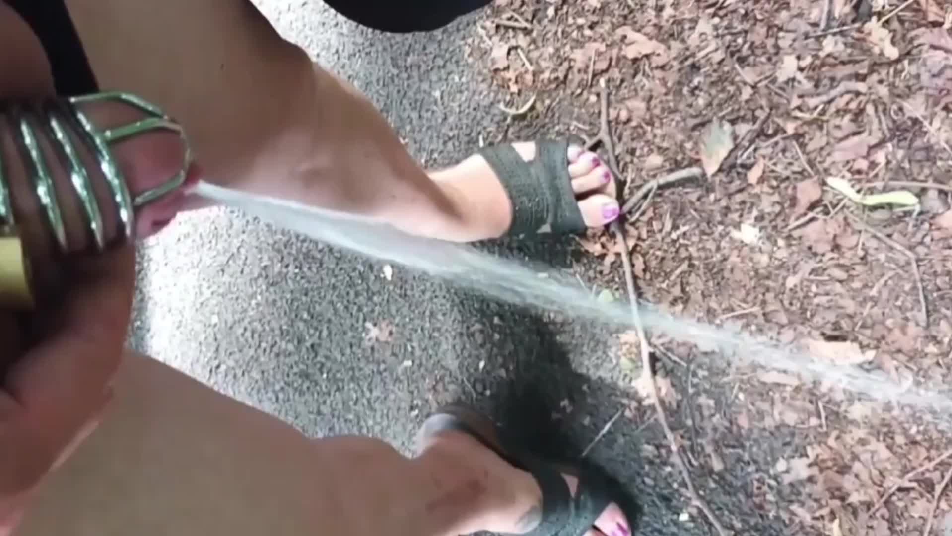 crossdresser outdoor pissing