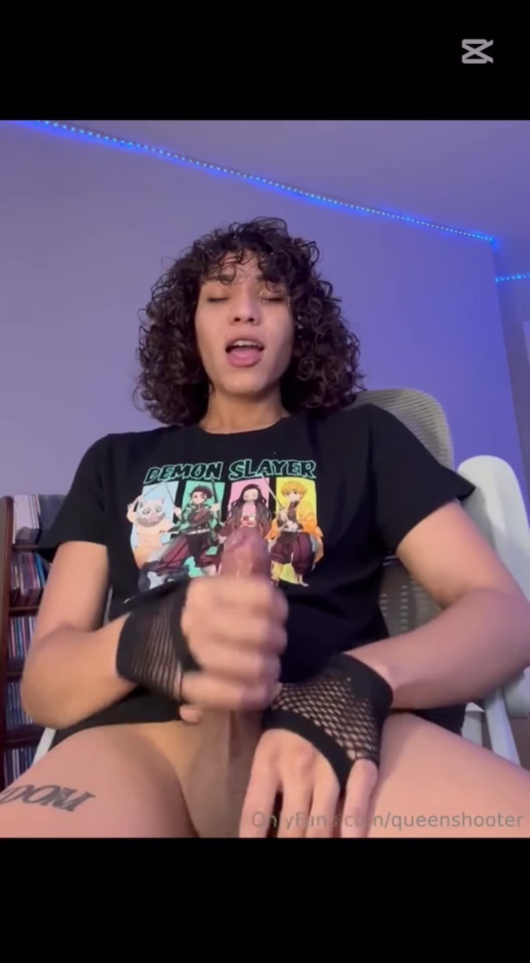Big cum Queenshooter